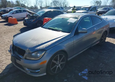 2015 Mercedes-Benz C 250 из США, поврежденный, VIN WDDGJ4HB5FG393993